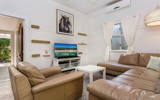 Your Luxury Escape - White Oak
