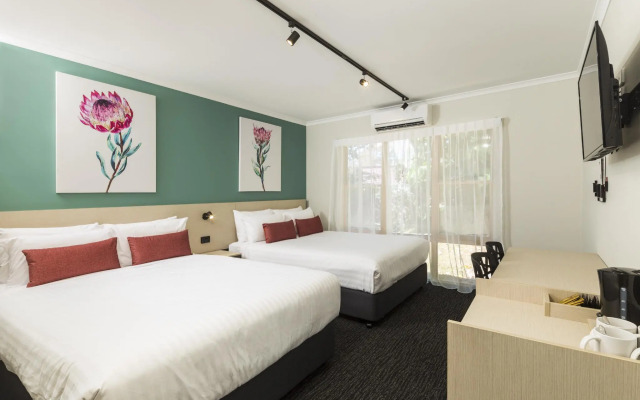 Nightcap at Balaclava Hotel