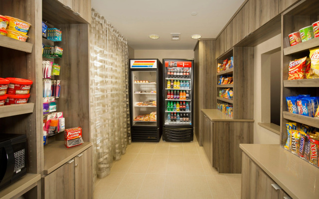 Holiday Inn Express & Suites DFW - Grapevine by IHG