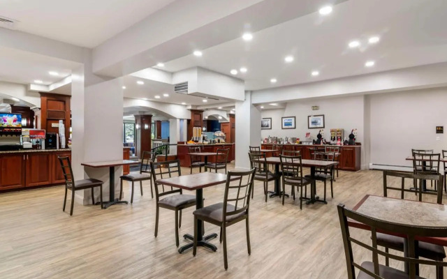 Parkwood Inn Magnuson Grand
