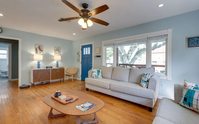 Near Beach & Attractions: Home in Galveston!
