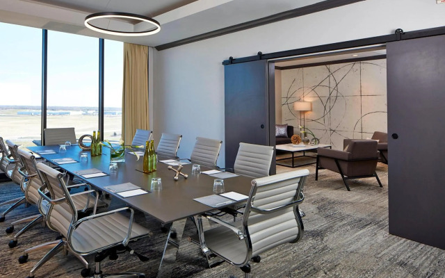 Renaissance St. Louis Airport Hotel