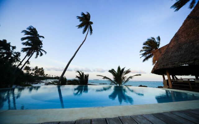 Green and Blue Ocean Lodge