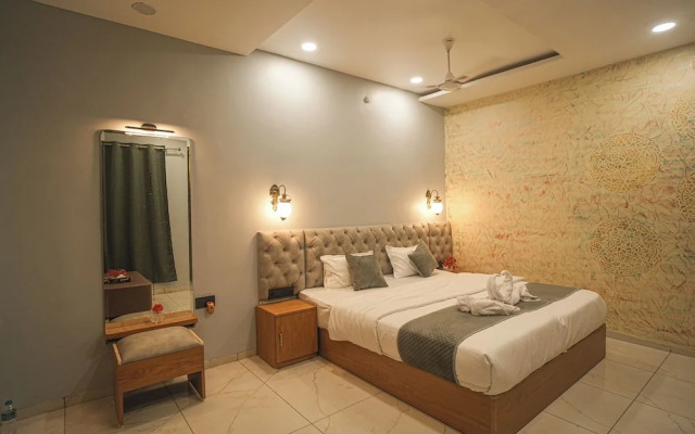 Bhopal Inn by Ten On Ten Stays