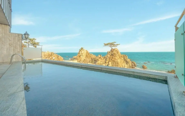 Gyeongju Blue21 Poolvilla Pension