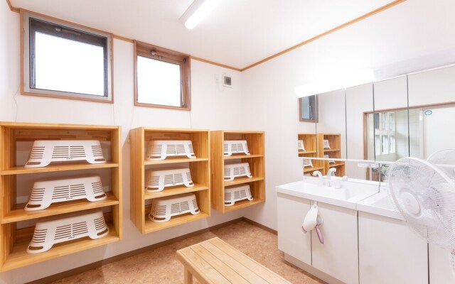 Hirononomori Maehama Bekkan - Male only