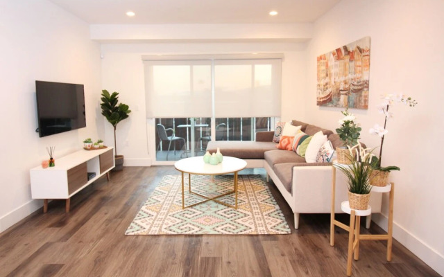 LA Luxury Suites Free Parking 2BD2BA