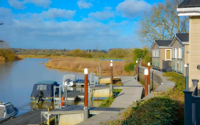 Riverside Holiday Park