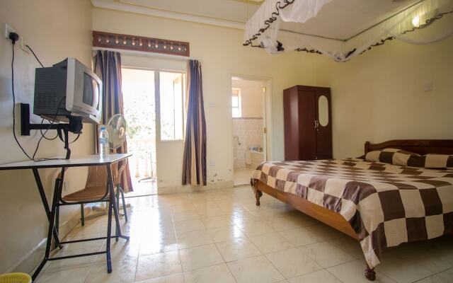 Golden Tripod Hotel
