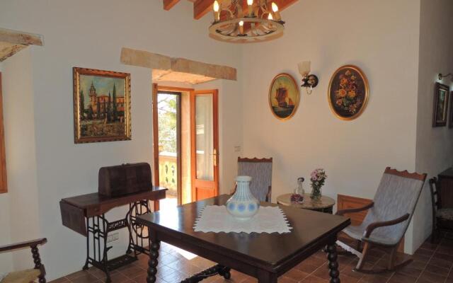 Charming Villa With Pool in Algaida