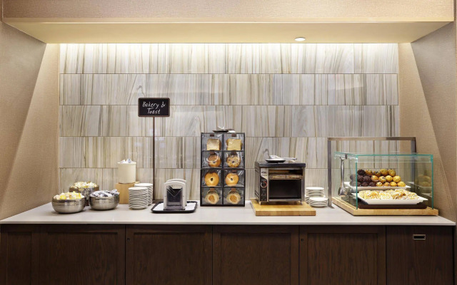 Embassy Suites by Hilton Crystal City National Airport