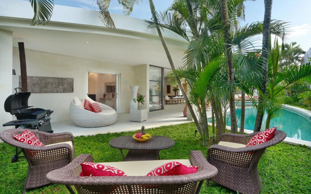 Seminyak White Design Villa