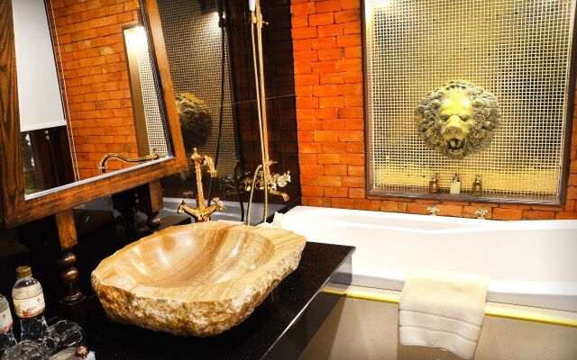 Chuchai Buri Sri Amphawa