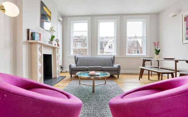 Modern & Chic 2bed Hampstead Duplex 1 min to Tube