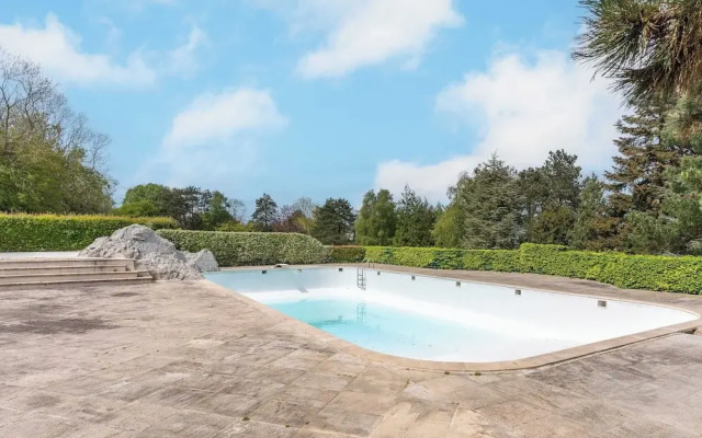 Luxury Haven With Pool, Tennis and Large Garden