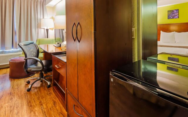 Days Inn by Wyndham Thornton