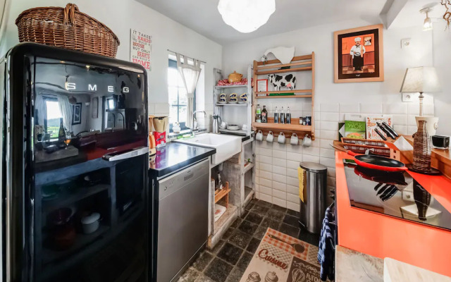 Tranquil Holiday Home in Mont with bubble bath, Terrace, Garden