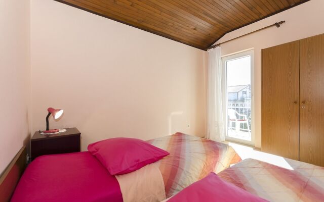 Apartment and Rooms Ema
