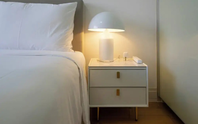 Tyms Stylish 1BR 1BA Apt Xujiahui Center