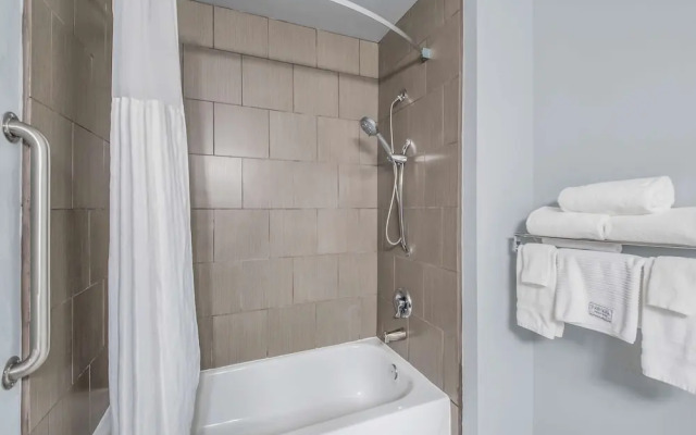 Days Inn and Suites Sequim