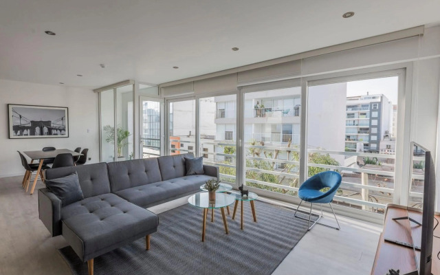 Monochromatic 2BR in Miraflores