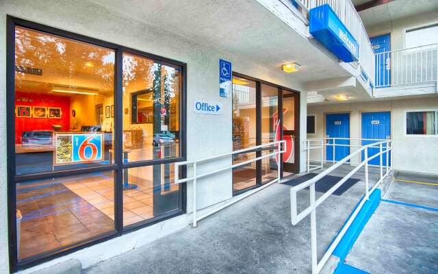 Motel 6 Mammoth Lakes, CA