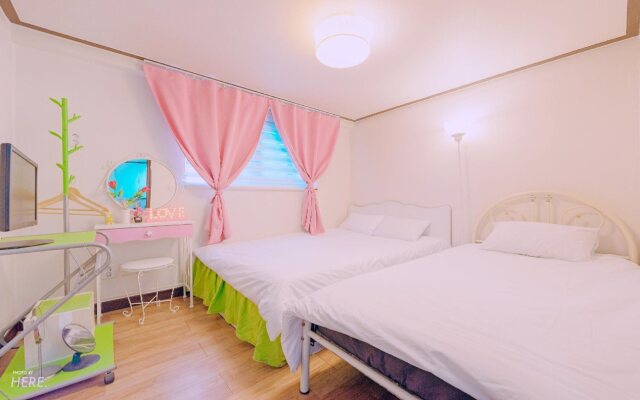 Kpopstarz Guesthouse - Women Only