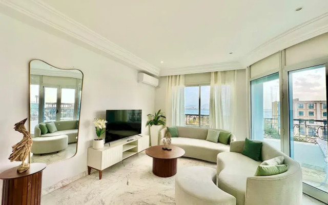 The Lake View Spacious With Amazing Terrace