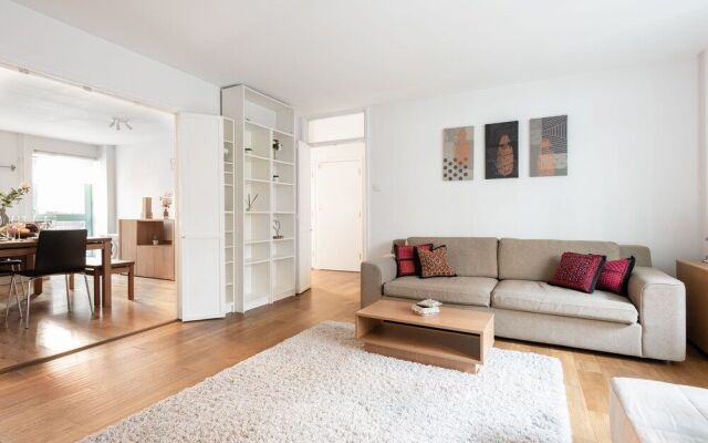 Platinum Apartment in West London 9955