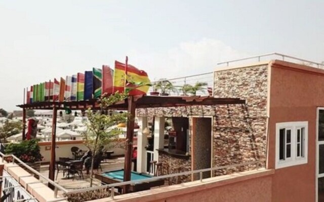 Plus 33 Hotel