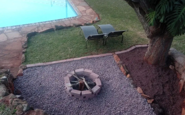 Crest Farm - Self-catering 2-bedroom, Wi-fi, Views, Swiming Pool