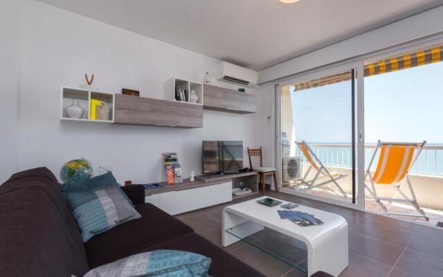 GORGEOUS APT with TERRACE, ELEVATOR, AC, FREE PARKING