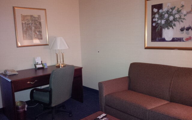 Maron Hotel & Suites