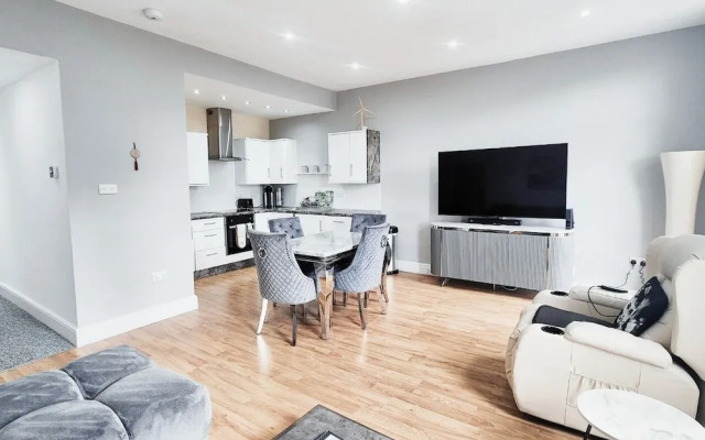 Stylish & Modern 2BR Flat