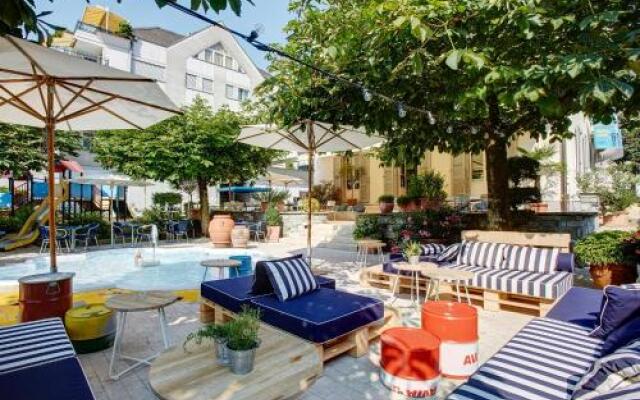 August Restaurant Hotel