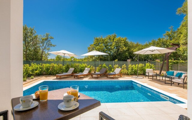 Beautiful Home in Kras With Wifi and 3 Bedrooms
