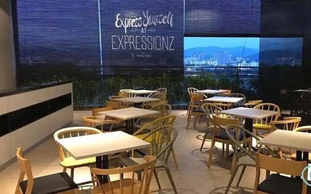 Expressionz Professional Suites by KL101