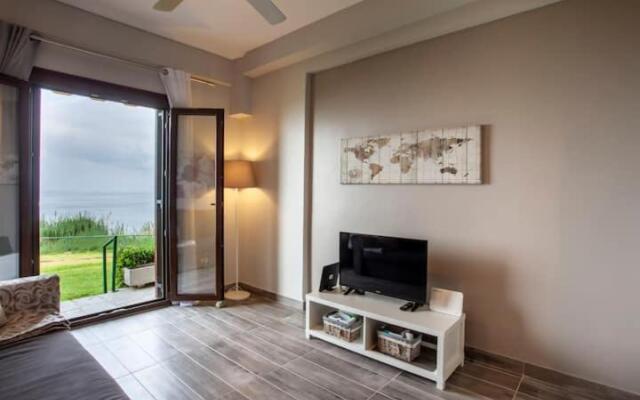 Mola Kaliva sea view, 100m from the beach!