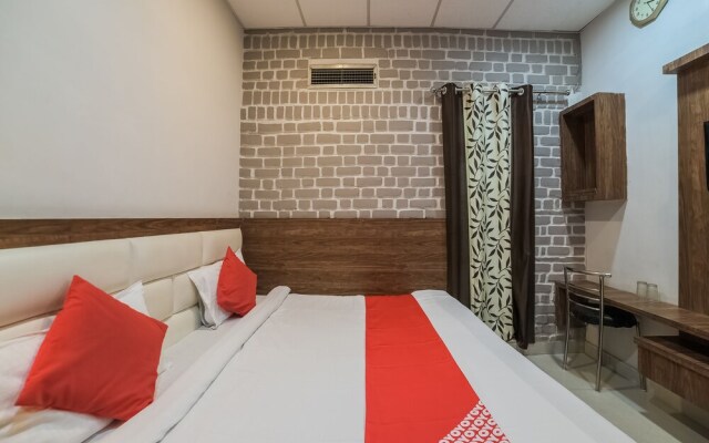 OYO 23178 Hotel Raj Mandir