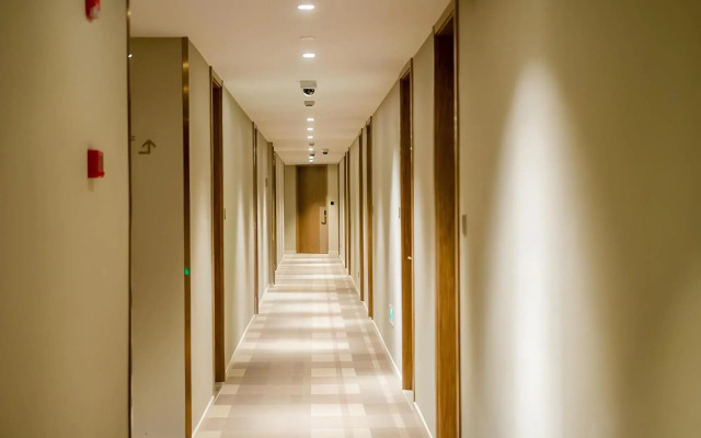 Homeinn Plus Hotel (Shanghai Zhongshan Park Jiangsu Road Subway Station)