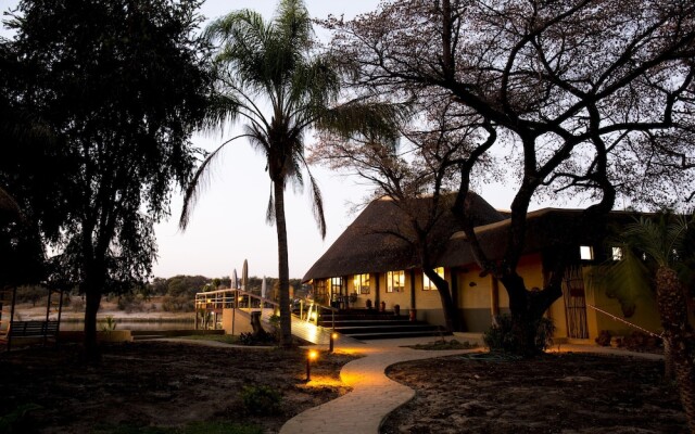 Hakusembe River Lodge