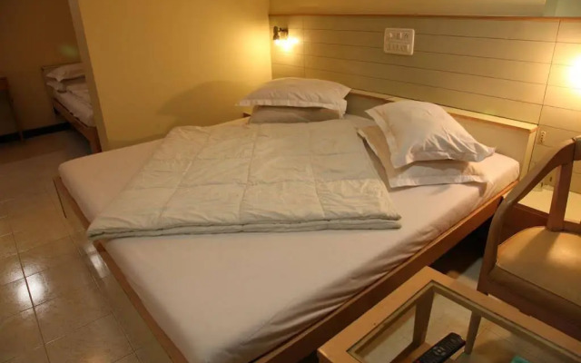 Hotel Ravi Kiran