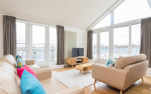 403 Outstanding Penthouse in Vibrant Leith With Secure Parking