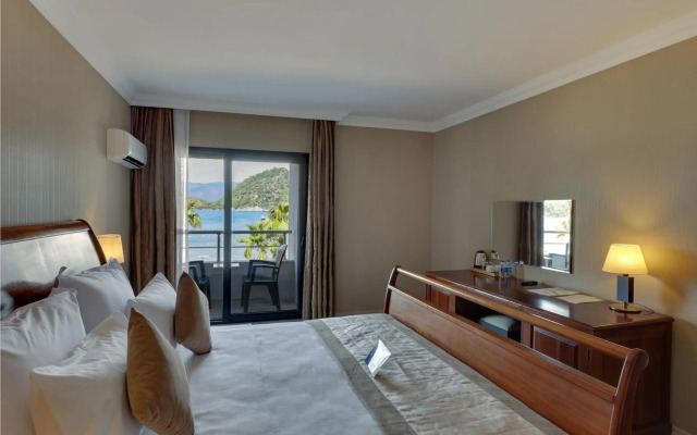 Faros Premium Beach Hotel
