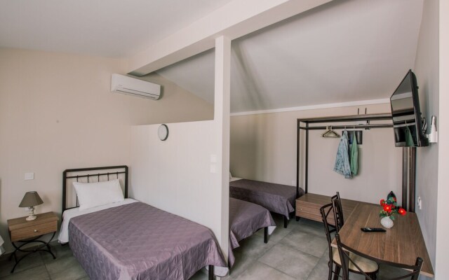 Acrocorinth Apartments