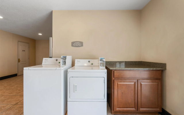 Best Western Plus John Jay Inn & Suites