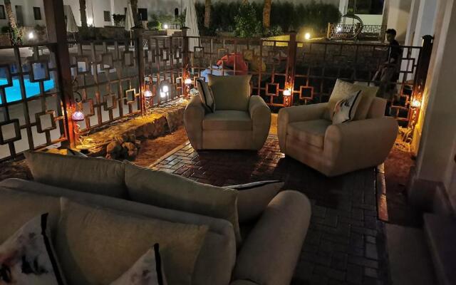 Chic Apartment 1
