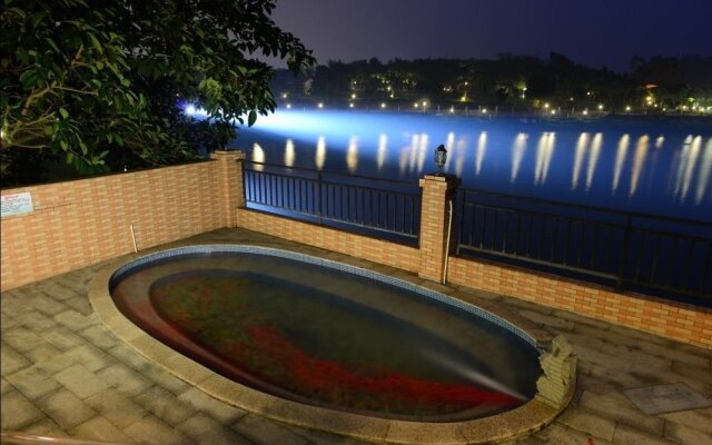 Salt Water Hot Spring Mountain Villa