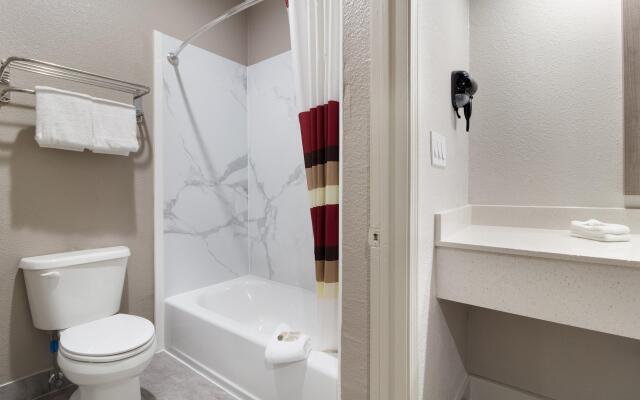 Red Roof Inn Plus+ Galveston - Beachfront