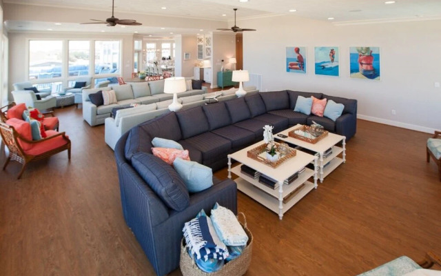 Blue Horizon - 10 Br Home